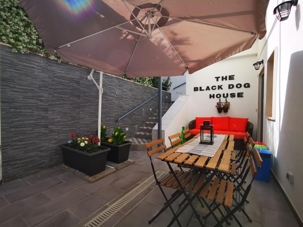 The Black Dog House Valenzano Dış mekan fotoğraf